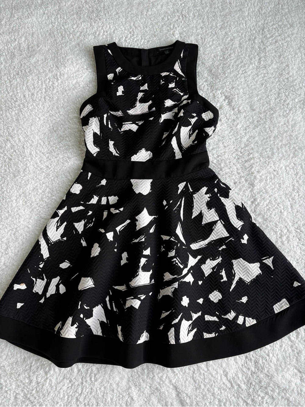 Banana Republic Textured Floral Fit-and-Flare Dress - Size 4